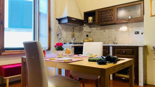 Spoleto Apartment | Casa Sillani, Roman Theater view