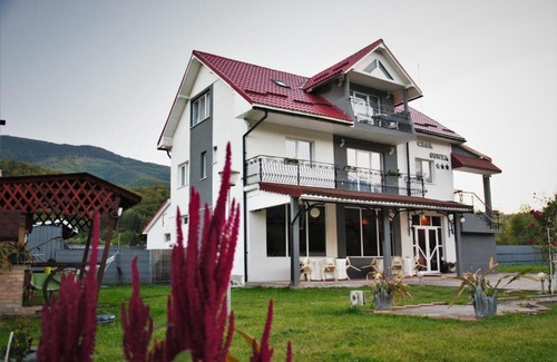 Aninoasa House | Casa Sonya