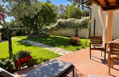 Guardistallo House | Casa Sophia con piscina - ingresso, giardino, barbecue e parcheggio privati by ToscanaTour