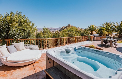 Yucca Valley House | Casa Stella | Boulder Views with Hot Tub and Meditation Overlook