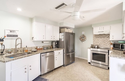 Englewood House | CASA TORTUGA - Beachfront Cottage