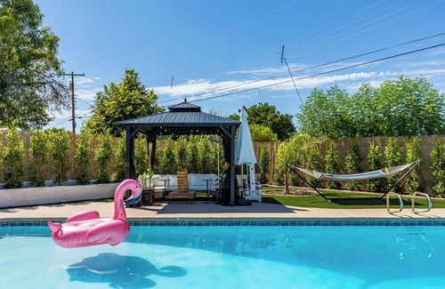 Mesa House | Casa Tropical 11 Beds Huge Pool Near ASU