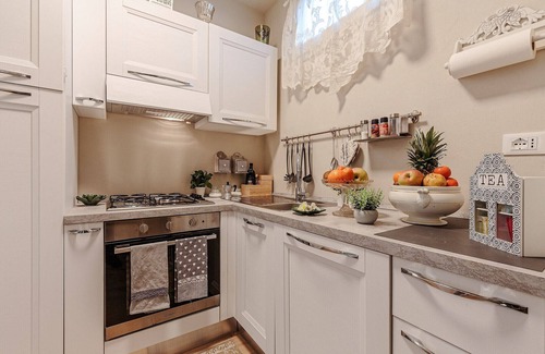 Lucca Historical Center Apartment | CASA UCCELLINI Apartment with a Romantic Terrace