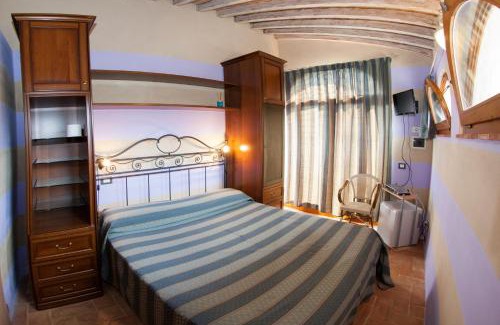 Riparbella House | Casa Vacanze "Casale al Pino"