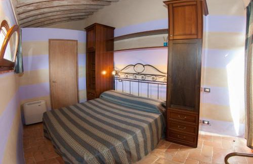 Riparbella House | Casa Vacanze "Casale al Pino"