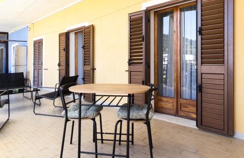 Loceri Apartment | [Casa Vacanze Mallela] Balcony, A/C & SmartTv