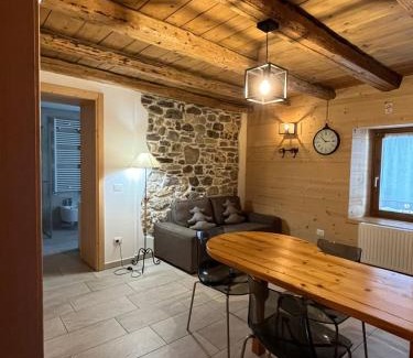 Sutrio Apartment | Casa Vacanze Ranuncolo 3