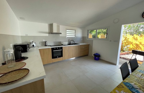 Casabona House | Casa Valencia: a charming, intimate home close to all amenities.