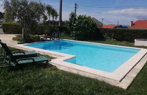Ericeira House | Casa Vermelha - Rustic Studio with Garden, BBQ and Pool 4 km from the beach!
