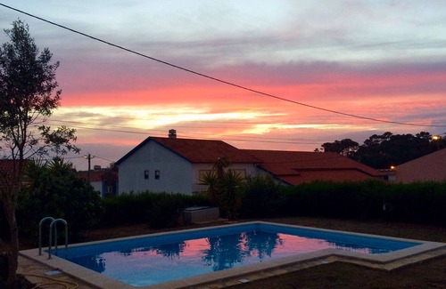 Ericeira House | Casa Vermelha - Rustic Studio with Garden, BBQ and Pool 4 km from the beach!
