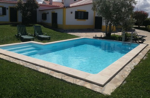 Ericeira House | Casa Vermelha - Rustic Studio with Garden, BBQ and Pool 4 km from the beach!