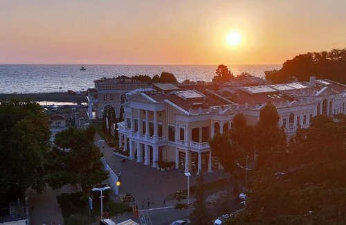 Sochi City Centre Apartment | Casa Versailles