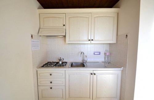 Casalini House | Casa Viola C: A welcoming apartment surrounded by the greenery, with Free WI-FI.