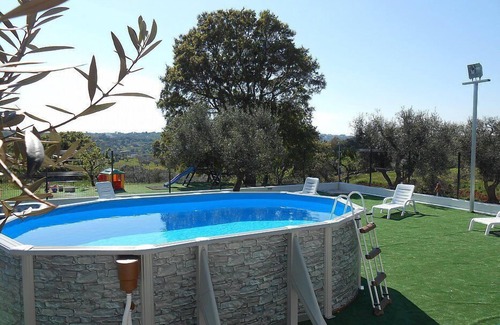 Casalini House | Casa Viola C: A welcoming apartment surrounded by the greenery, with Free WI-FI.