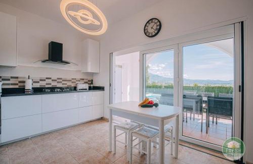 Vinuela Villa | Casa Wood - family holiday villa with pool