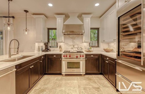 Downtown Fort Lauderdale House | CasaBella- LasOlas, Ride2Bch, HotTub, ChefKitchen