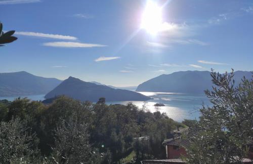 Marone House | CasaDolcelago Marone Villa con Giardino Vista Lago Private Parking