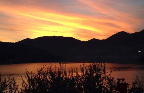 Marone House | CasaDolcelago Marone Villa con Giardino Vista Lago Private Parking