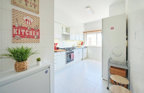 Odivelas Condo | CasaFernandes 15 - Modern 2BR near the Metro | Lisbon, Sintra and Cascais