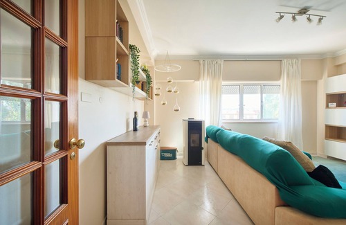 Odivelas Condo | CasaFernandes 15 - Modern 2BR near the Metro | Lisbon, Sintra and Cascais