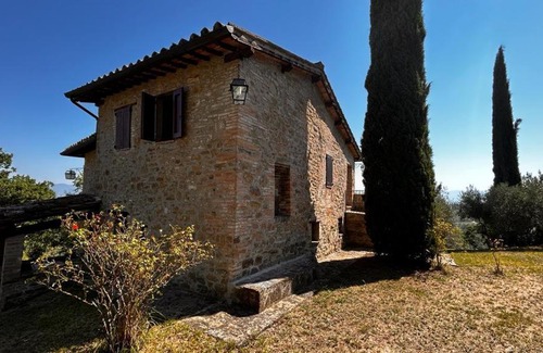 Bettona Villa | Casale con piscina vista Assisi