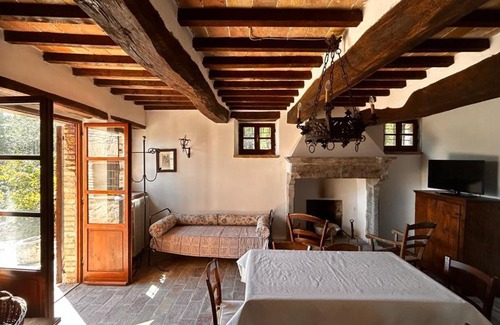 Bettona Villa | Casale con piscina vista Assisi