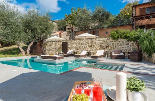 Castel del Piano Villa | CASALE MONTEGIOVI 6, Emma Villas