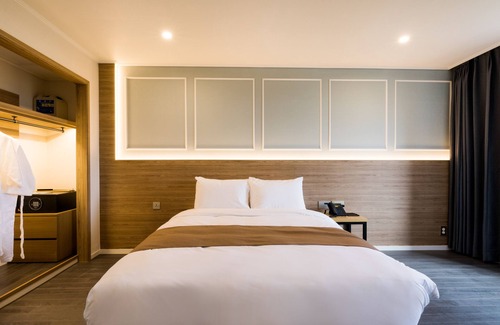 Seogwipo City Hotel | Casaloma Hotel
