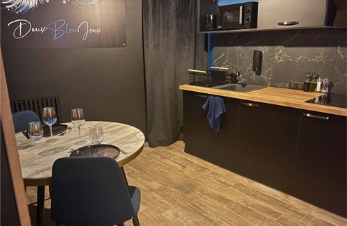 Sainte-Pezenne Apartment | Casanova Suite : Private SPA and Escape Love Game