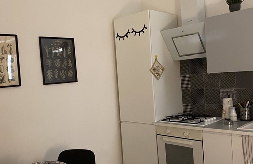 Municipio 1 Apartment | casaRó, cozy, comfortable,800mt from ferr/centr station,.a treat!