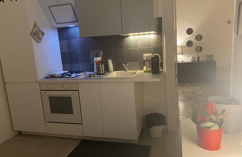 Municipio 1 Apartment | casaRó, cozy, comfortable,800mt from ferr/centr station,.a treat!