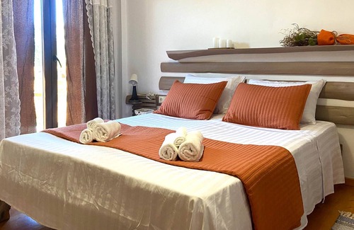 Agios Spyridon Corfu House | Casas De Campo, Alejandro II- Pet Friendly House - 2 Minutes Away From the Beach