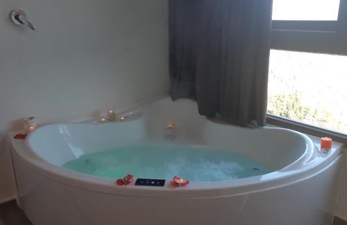 Casas del Cerro House | Casas Rurales Maribel - Complejo Moradas del Cerro 1 - Suites con Jacuzzi en Alcalá del Júcar