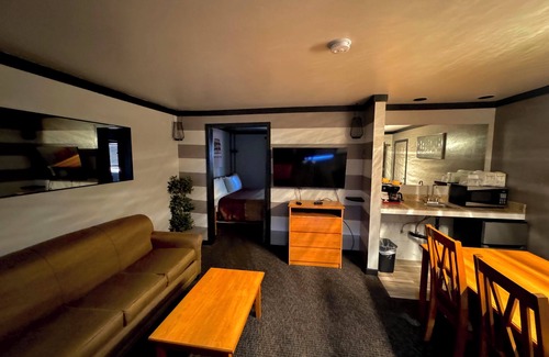 Larkspur Hotel | Cascade Lodge