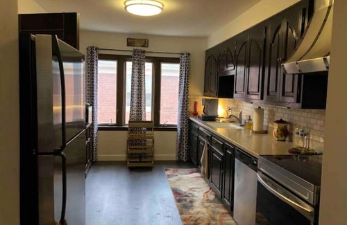 Grosse Pointe Apartment | Case de Mare ~ Luxury King & Queen beds Windmill Pointe