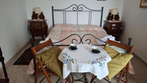 Sovicille House | Casina gialla