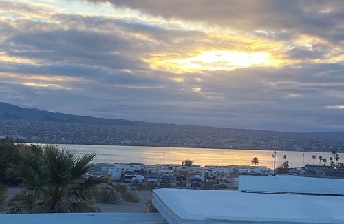 Havasu Lake House | casino river house family, friendly minutes from boat launch, casino and stores