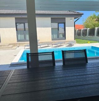 Sinmartin House | Casira Guesthouse