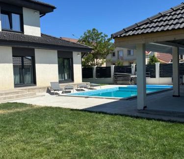 Sinmartin House | Casira Guesthouse
