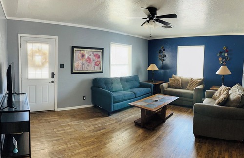 Roswell House | “Casita Blanca” Quaint, historic home centrally located in Roswell, NM.