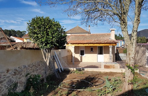 Tomino House | CASITA TUI TOMIÑO WITH GARDEN AND GARAGE