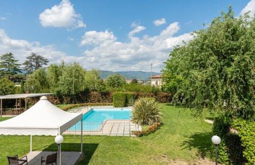 Montecarlo House | Casolare dei Fiori - Le Rose