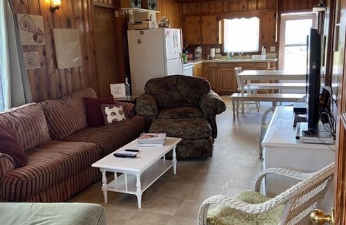 Atlantic Beach Cottage | “Castaways" Atlantic Beach Family Fun Cottage