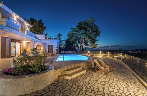 Lagopodo Villa | Castelli - Four Bedroom Villa, Sleeps 8