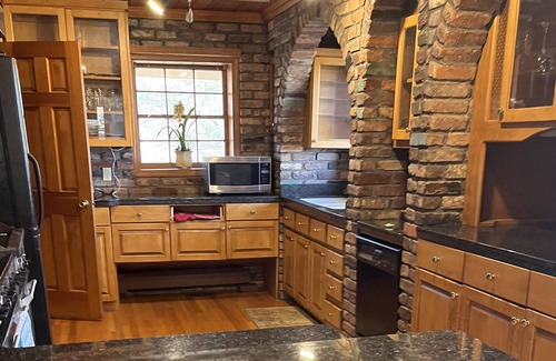 Cartersville Other | Castle<5 min. to LakePoint, sleeps10, very spacious, Mountain Views, private