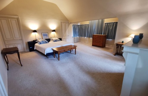 Nielles-les-Blequin Other | Castle and outbuildings, 19 bedrooms, 11 bathrooms, sleeps 35