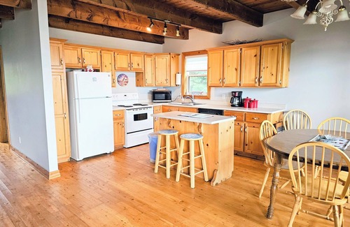 Prince County Cottage | Castle Black A charming ocean view 3-bedroom cottage in Kildare PEI