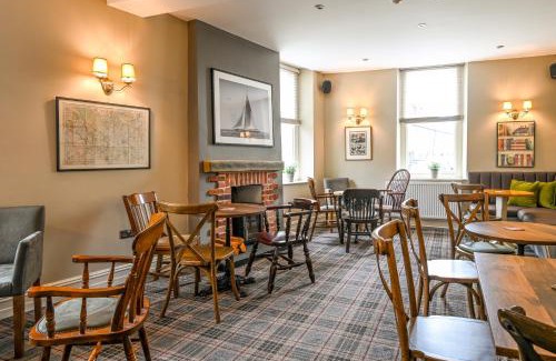 Beaumaris House | Castle Court