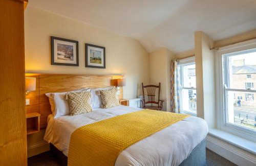 Beaumaris House | Castle Court