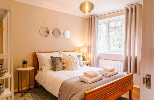 Warwick House | Castle Gate by Spa Town Property - Central Location with Large Living Space